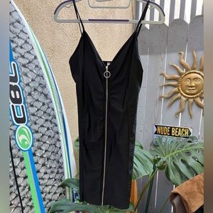 Black bodycon zip dress